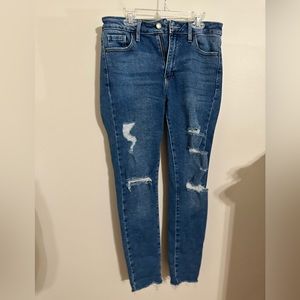 Just USA jeans. No unwanted rips. Gently worn. Size 6